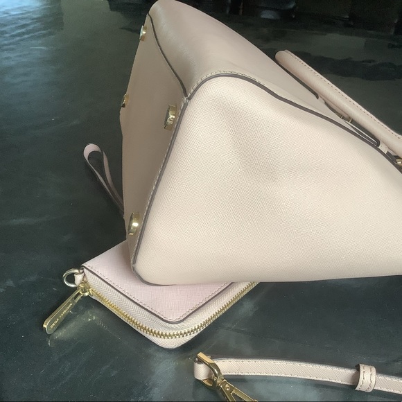 Kors Blush Ciera Tote - Picture 6 of 11